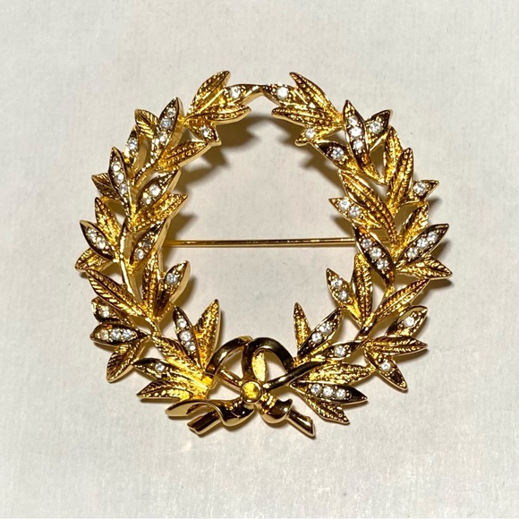 RARE Vintage CHRISTIAN DIOR Gold Plated Wreath w/Crystal Flower Leaf Brooch Pin - Picture 1 of 5